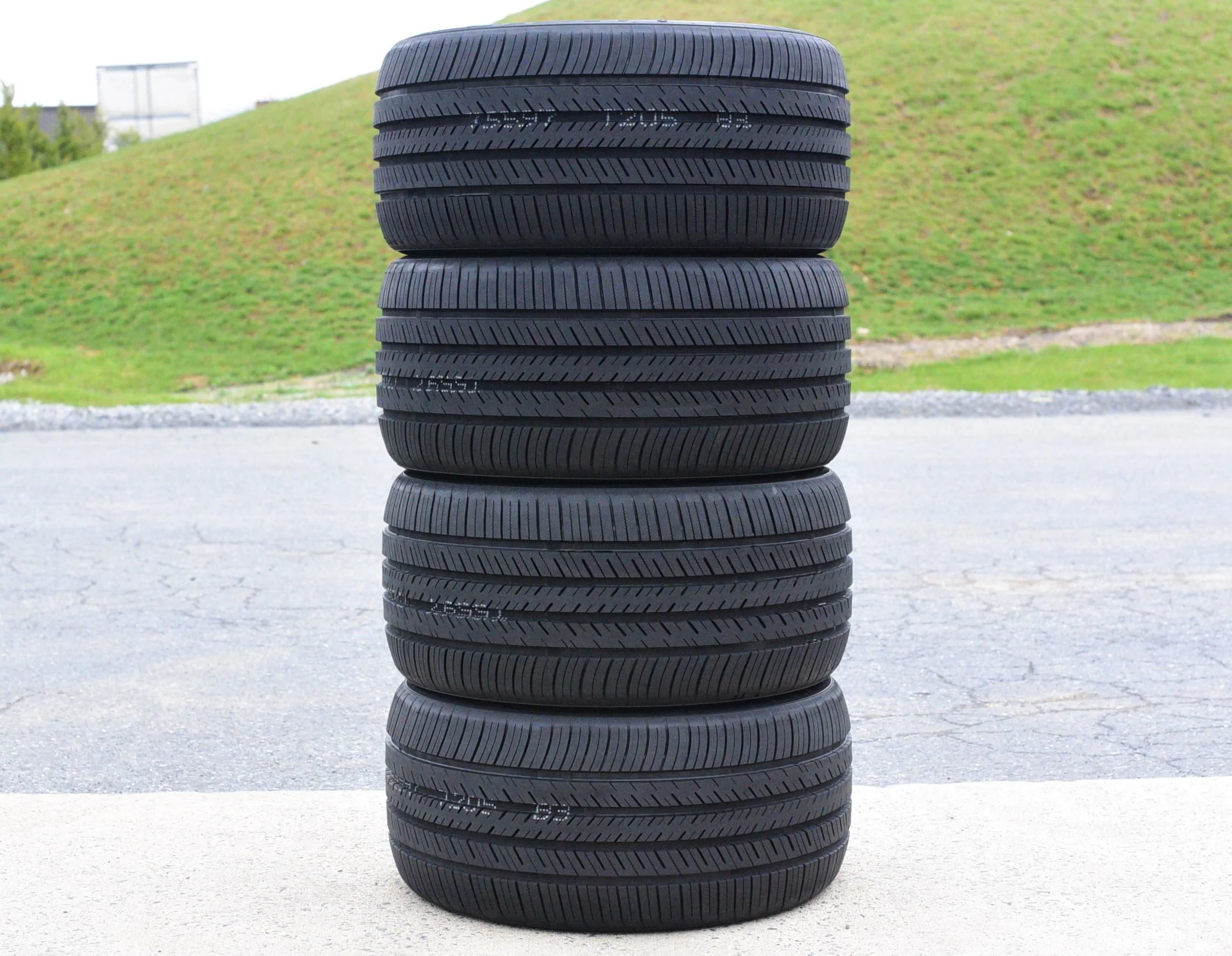 A set of 4 (4)265/35R20 99Y XL high-performance full-season tires for: 2015-23 Ford Mustang EcoBoost Premium, 2012-13 Audi A7 Quattro Base - Image 4