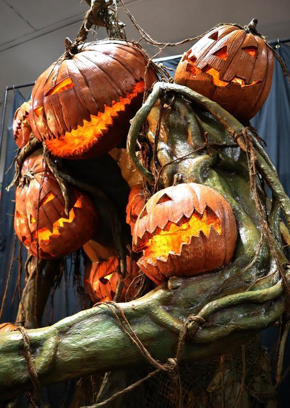 Halloween Giant Pumpkin Monster, 8-Foot - 2025 - Image 5